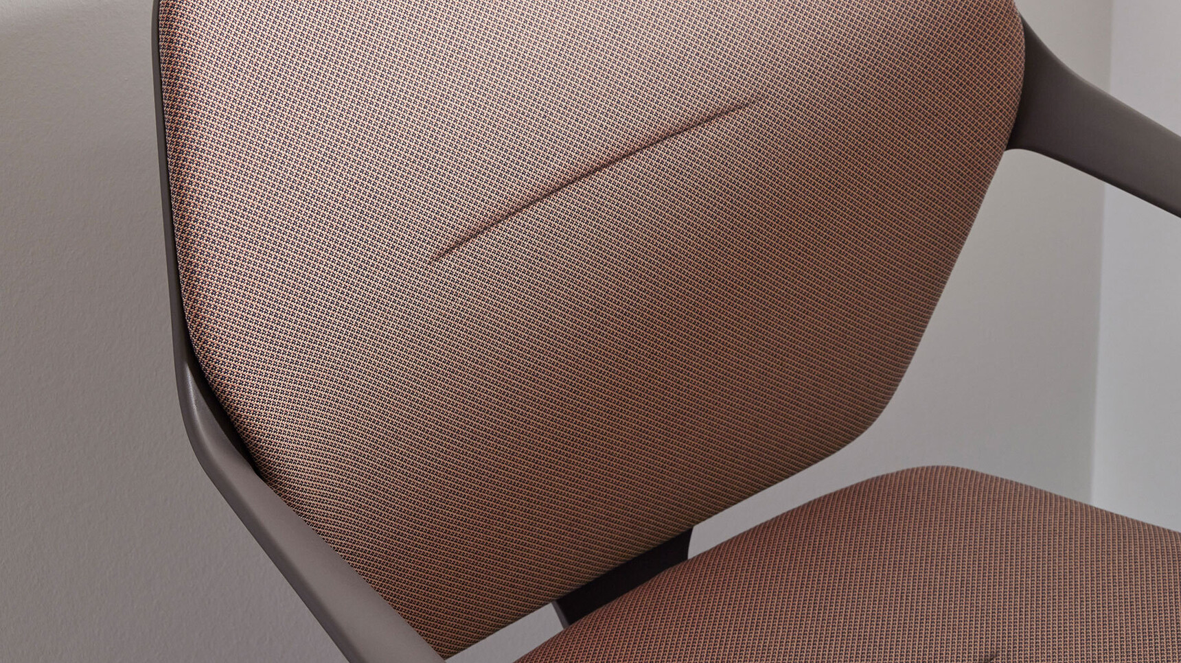 Brunner Ray Work 9225 Clay Dark Kvadrat Stoff Detail Image