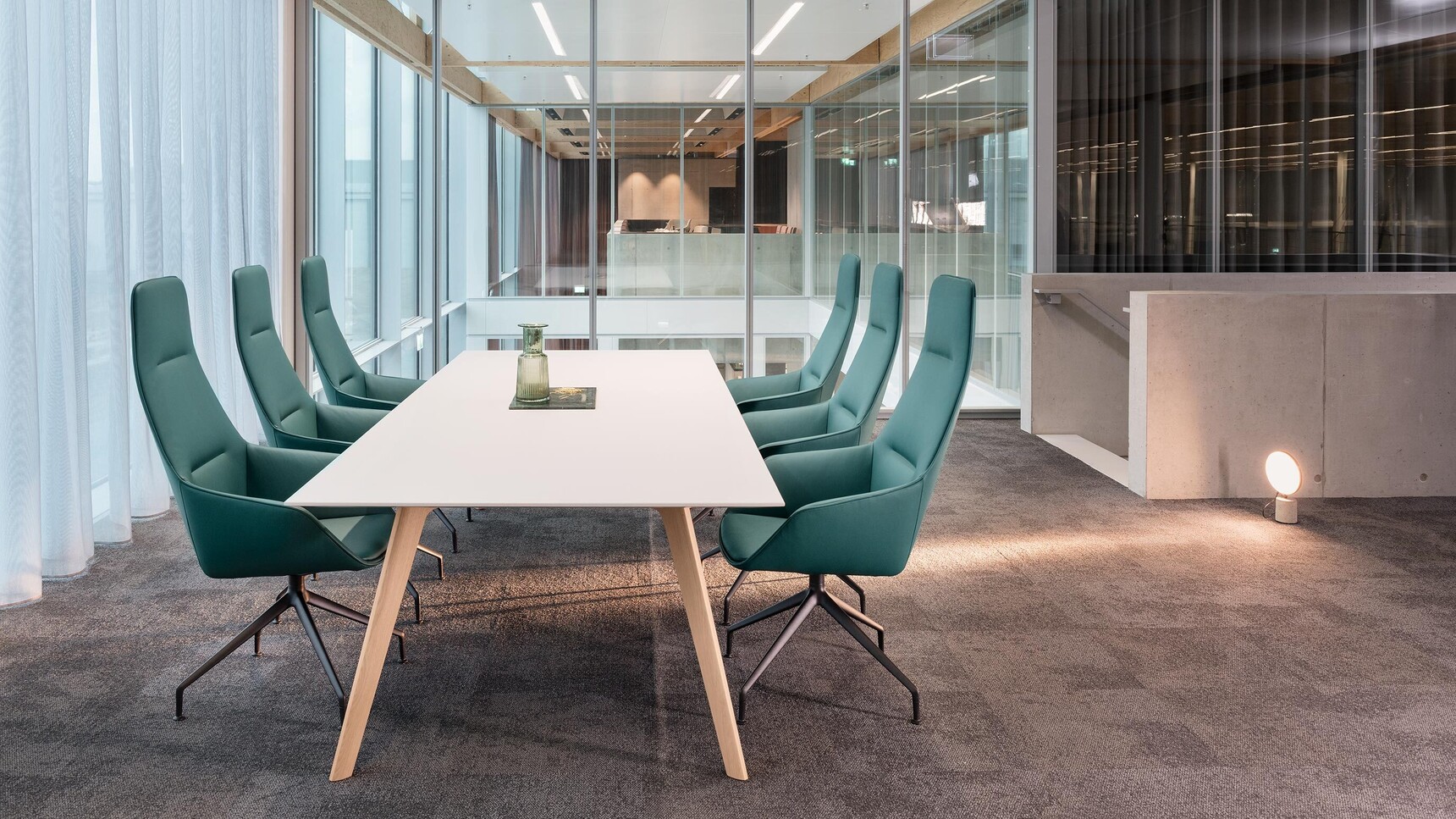 Brunner Ray soft 9635 A At Table In Office Setting