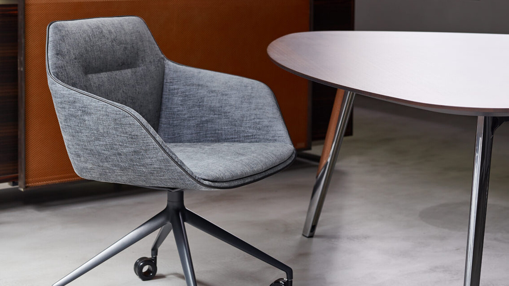 Brunner Ray Soft Swivel Low Back Chair With Integrated Arms | Four Star Base On Castors Content Filters Upsells Variants SEO archive TitleRequired Ray Soft Swivel Low Back Chair With Integrated Arms Four Star Base On Castors Detail Image