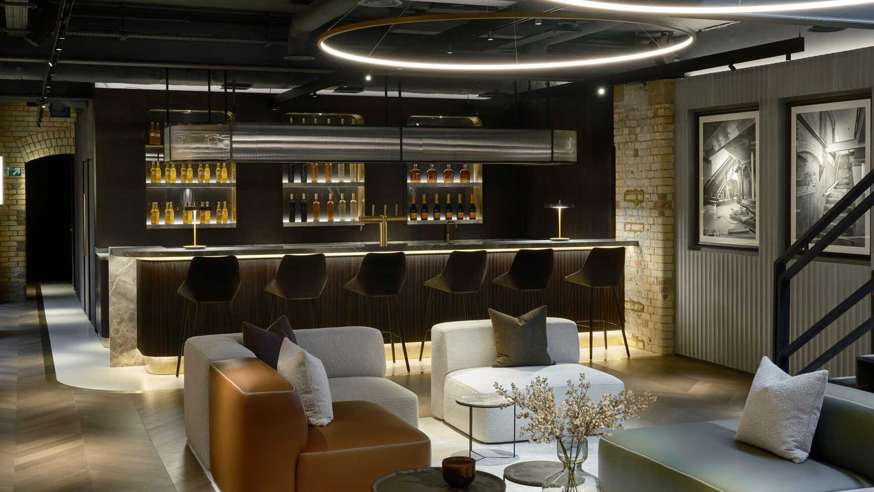 Brunner Ray Soft 9643 Barstools In Bar Setting