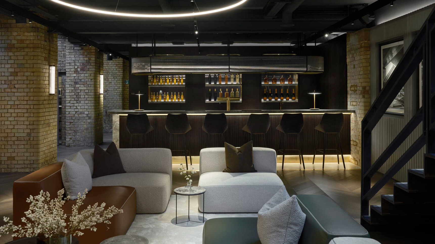 Brunner Ray Soft 9643 Pads Sofa In Bar Setting