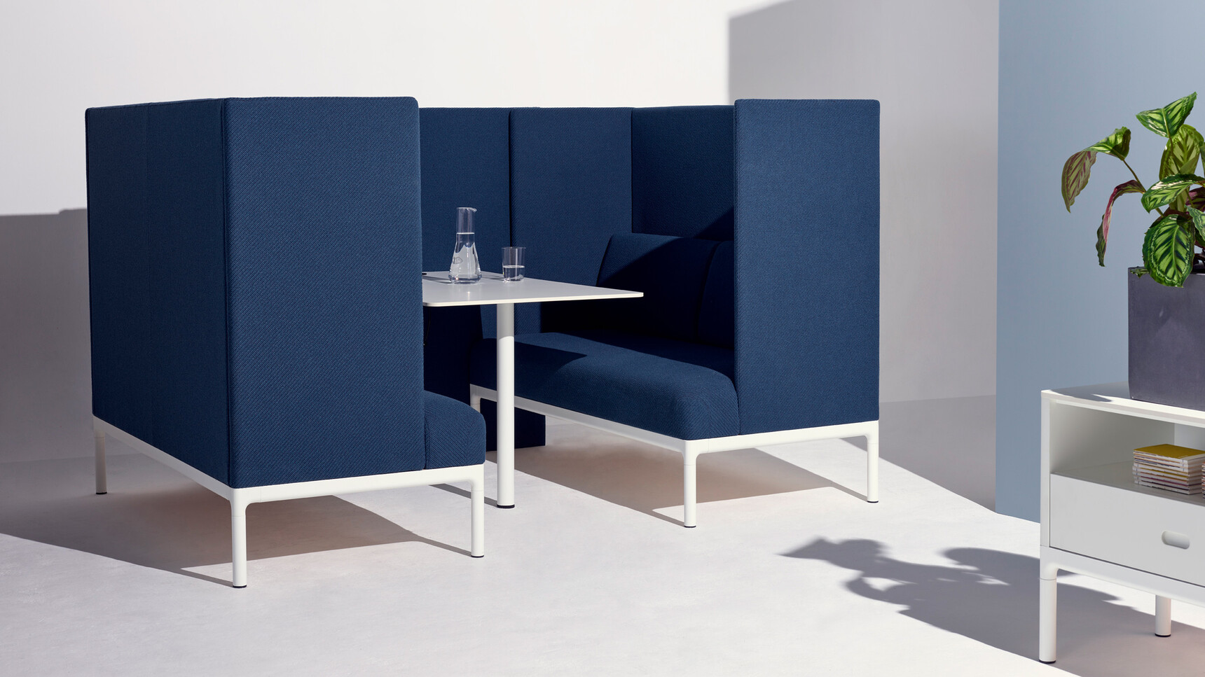 Modus EDH005 Pearson Lloyd Edge Booth 4 Person Booth White Table Family Image