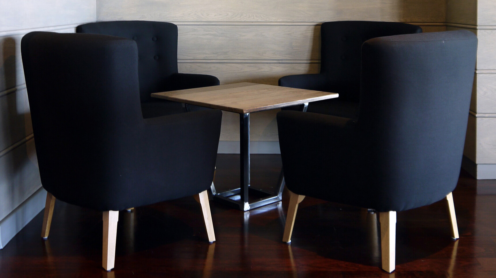 Deadgood Love Lounge Chairs Black Upholstery At Table Family Image
