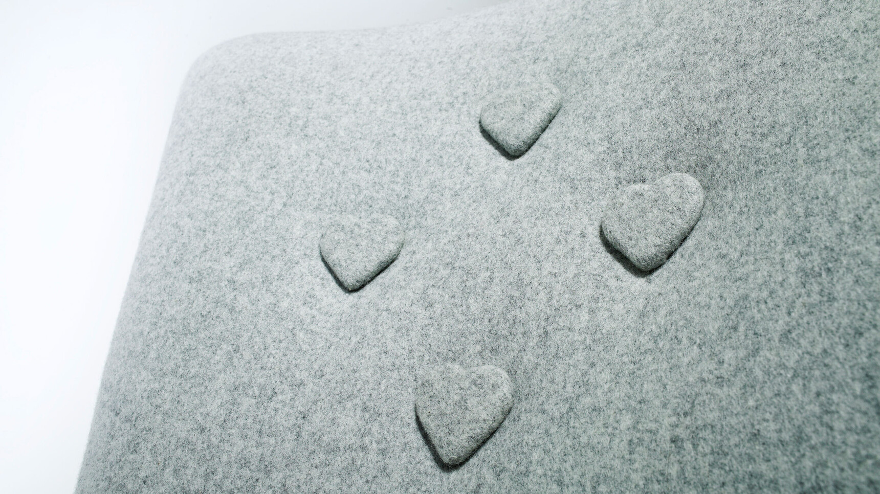 Deadgood Big Love Lounge Chair Love Heart Buttons Detail Image
