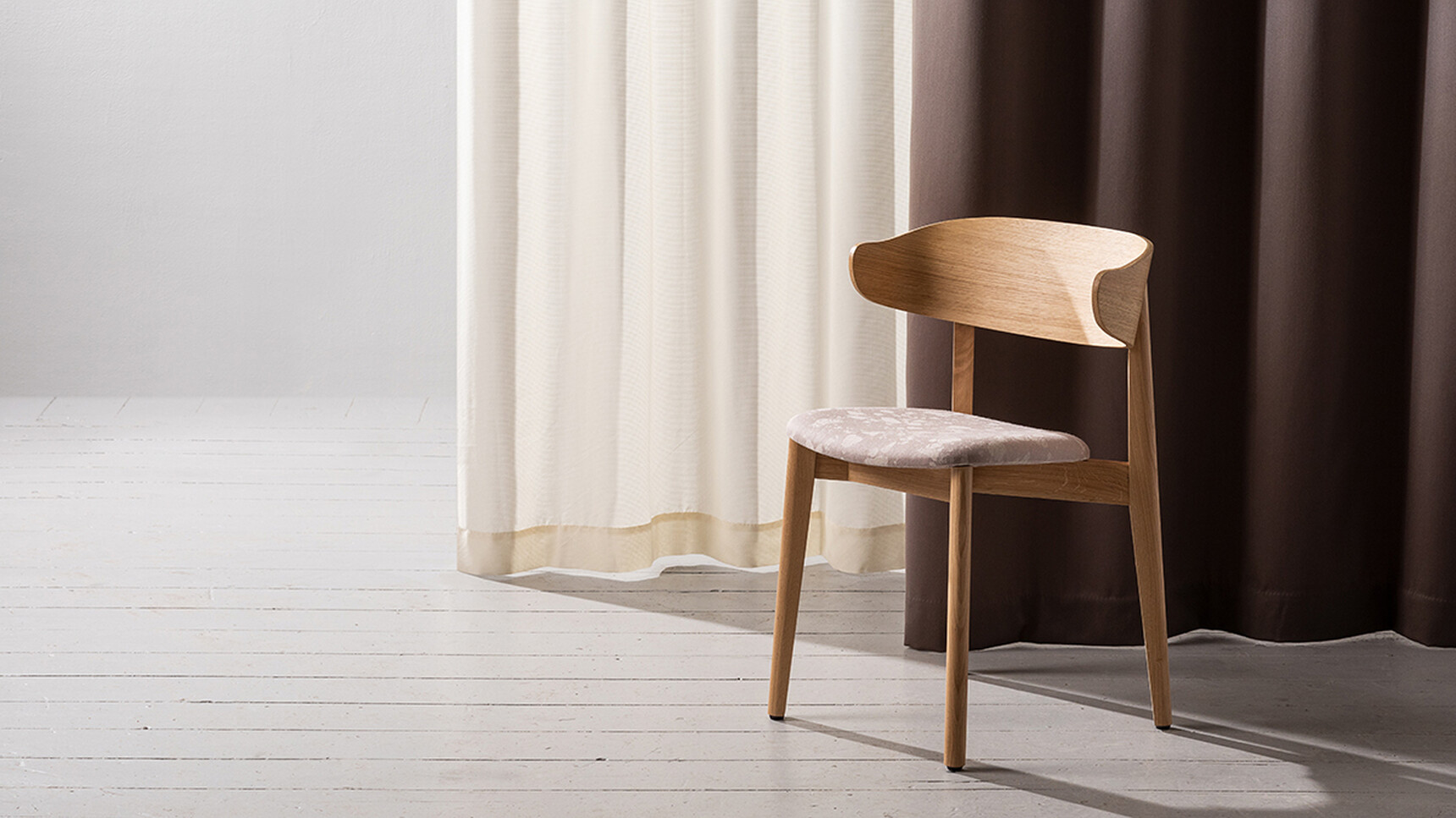 Deadgood Setter Soft Meeting Chair At Curtains Family Image