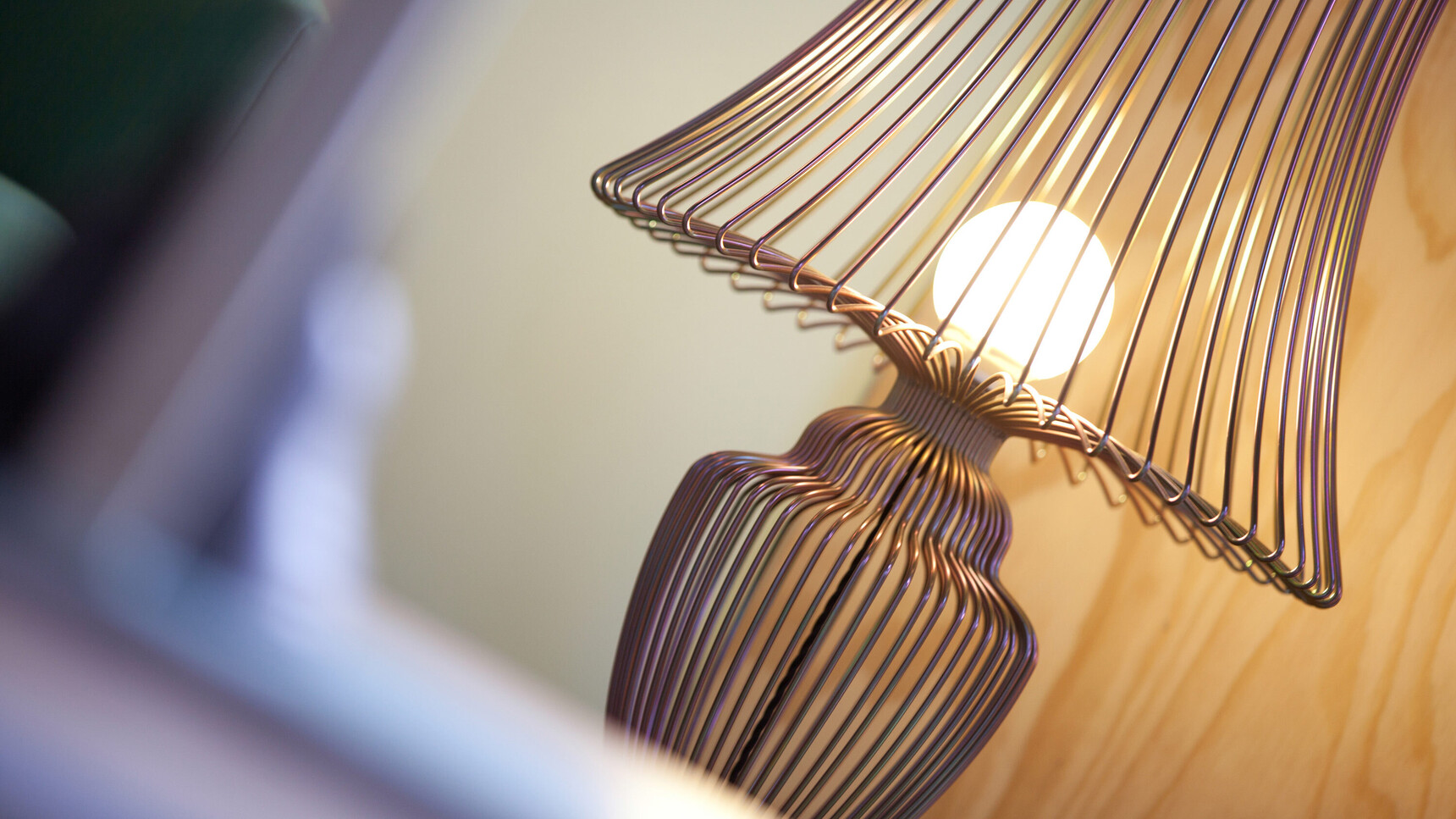 Deadgood Wire Lamp | Medium Detail Image