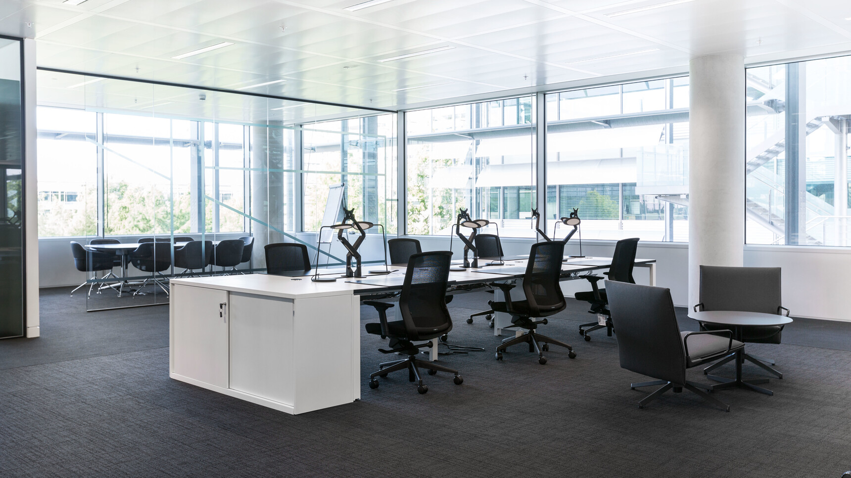 Six Workstories J1 Mesh Back Office Chairs Black Upholstery Finish At Desks White Finish