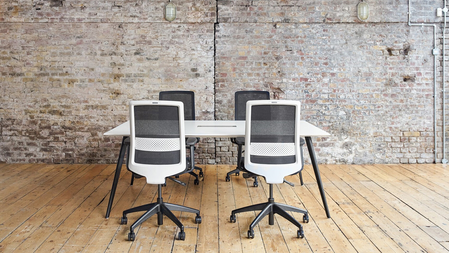 Four Workstories S30 Mesh Back Office Chair White Black Upholstery Finish At Desk White Finish Black Legs