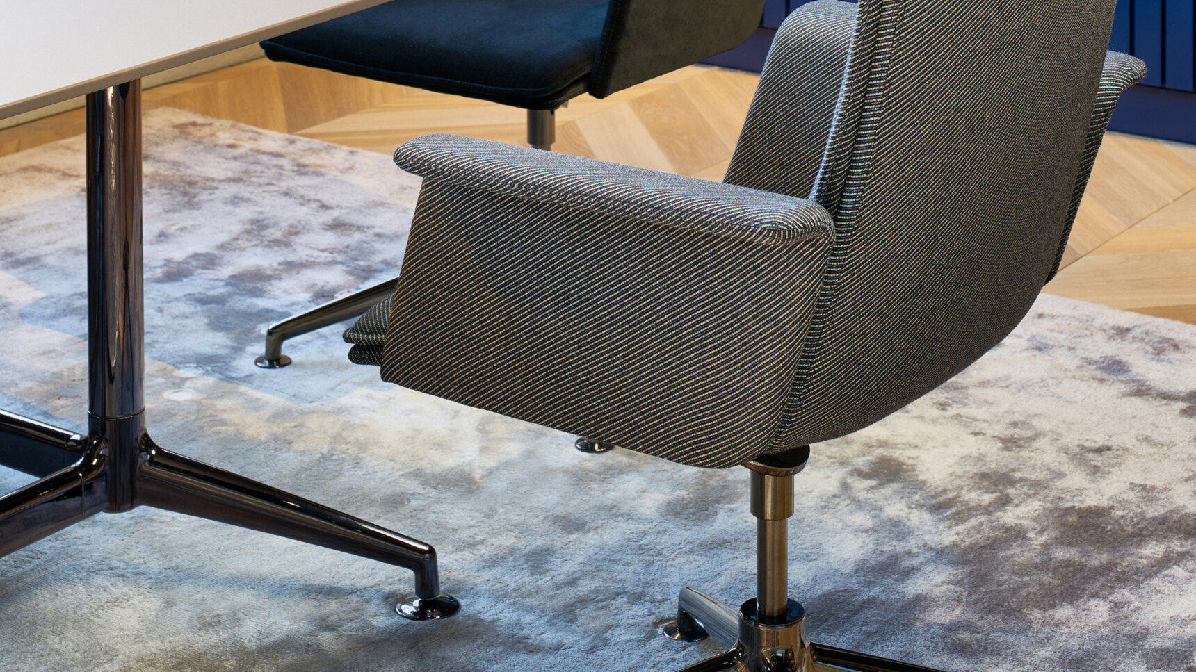 Finasoft Swivel Closed Arm 01