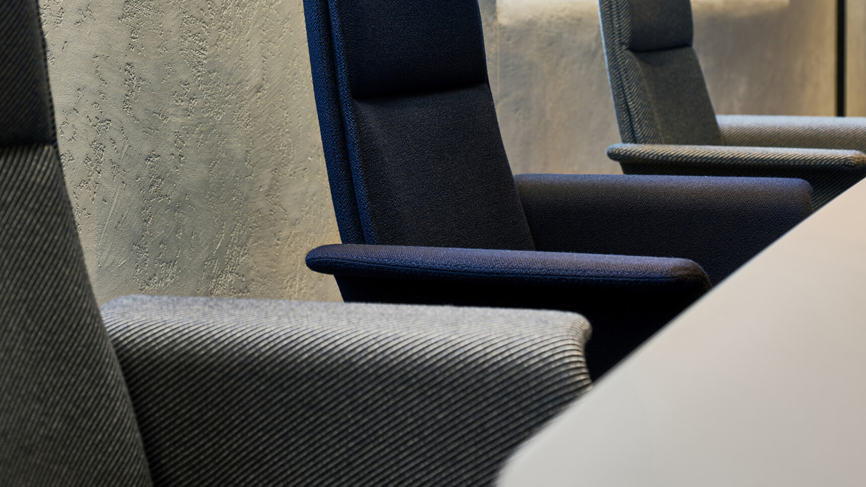 Finasoft Swivel Closed Arm 04