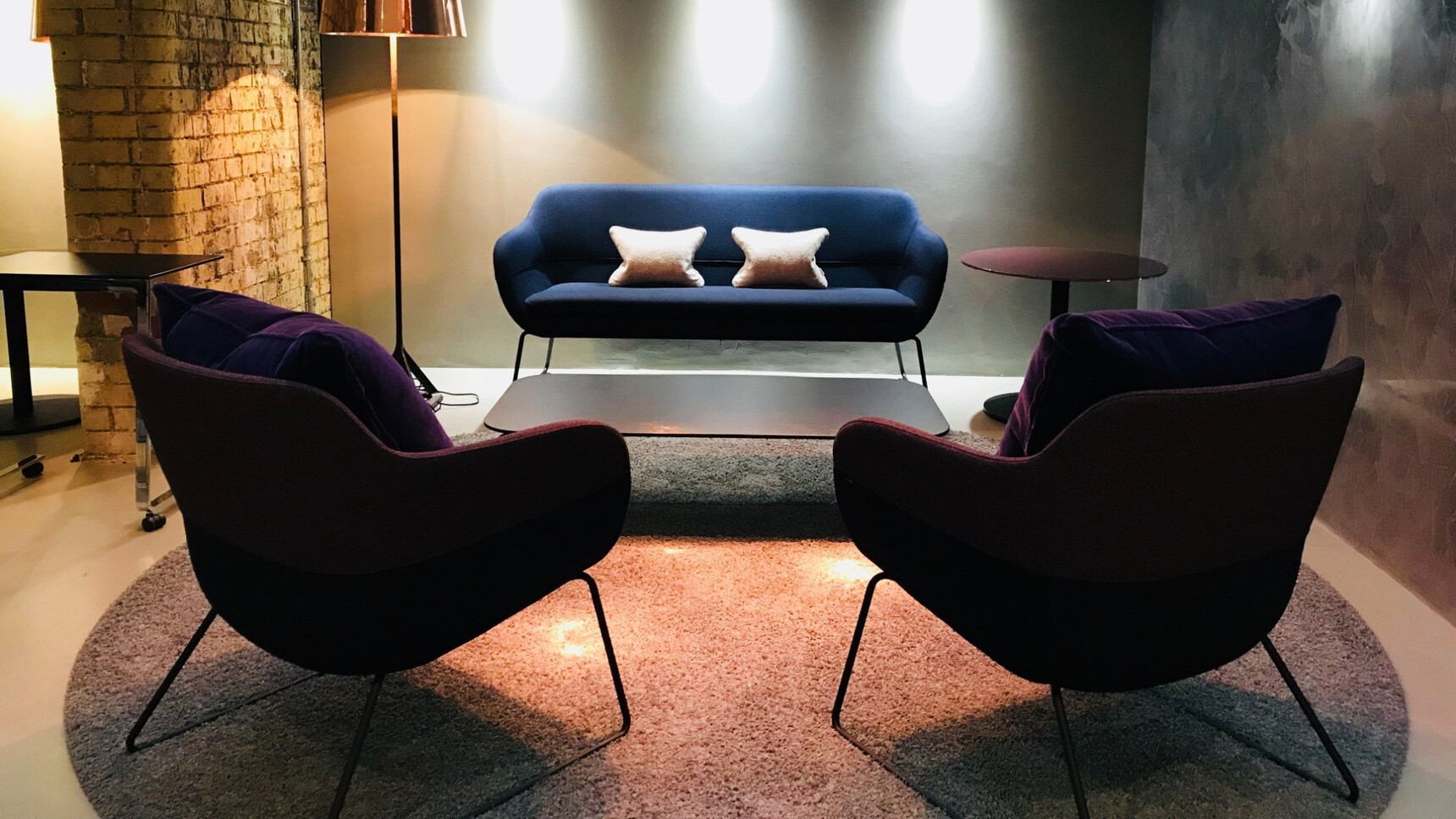 Crona Lounge Sled Family