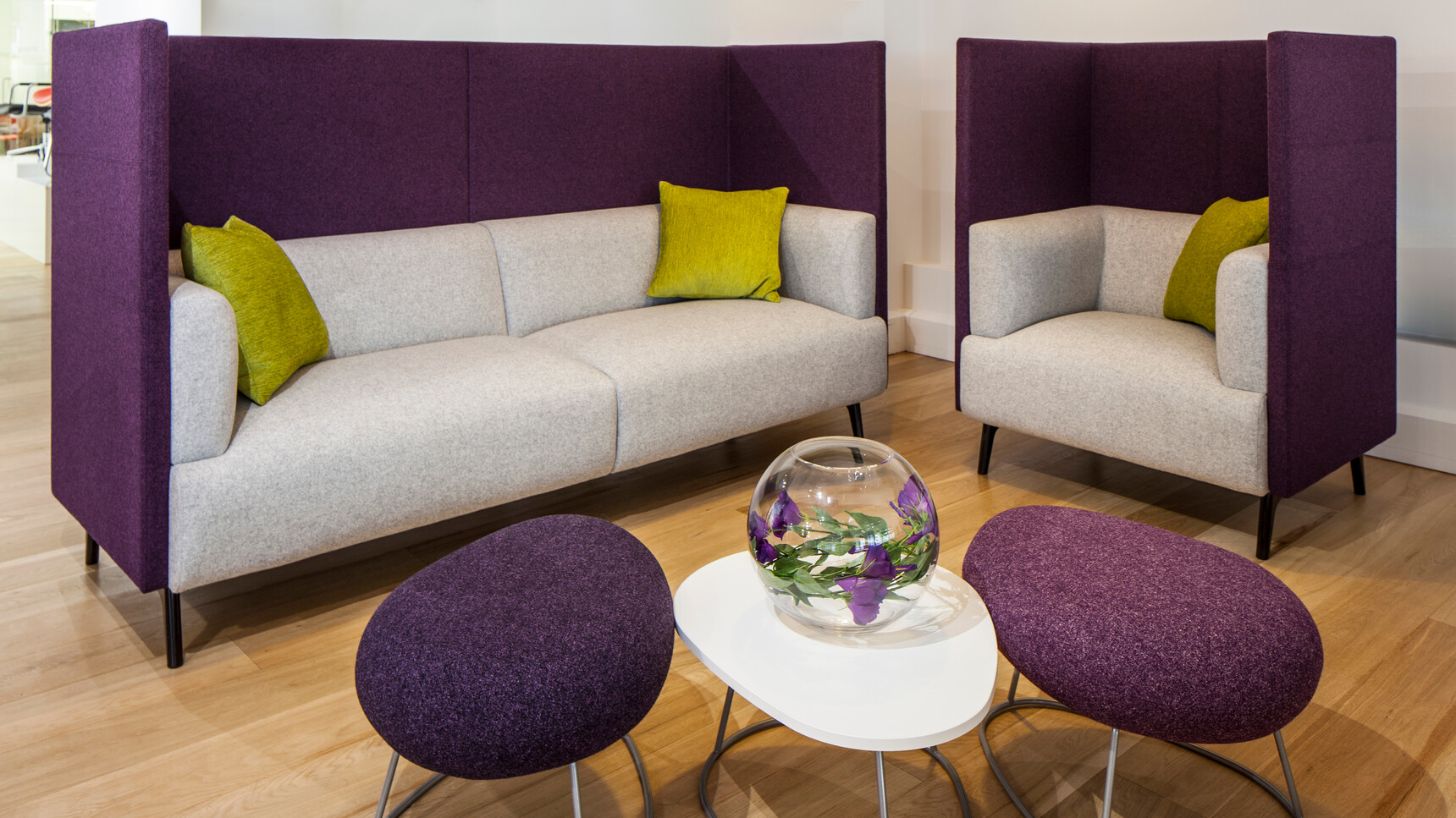 Connectiontrysthighbacksofaarmchairfamily